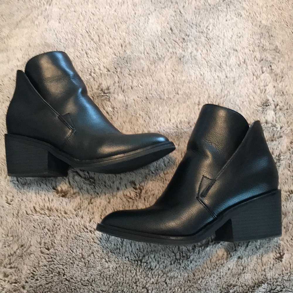 Women’s black boots